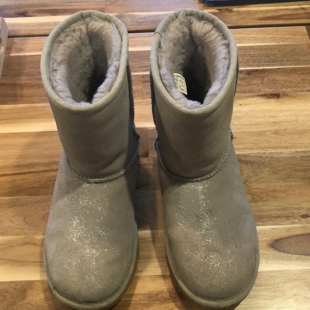 Girls Ugg’s size 5